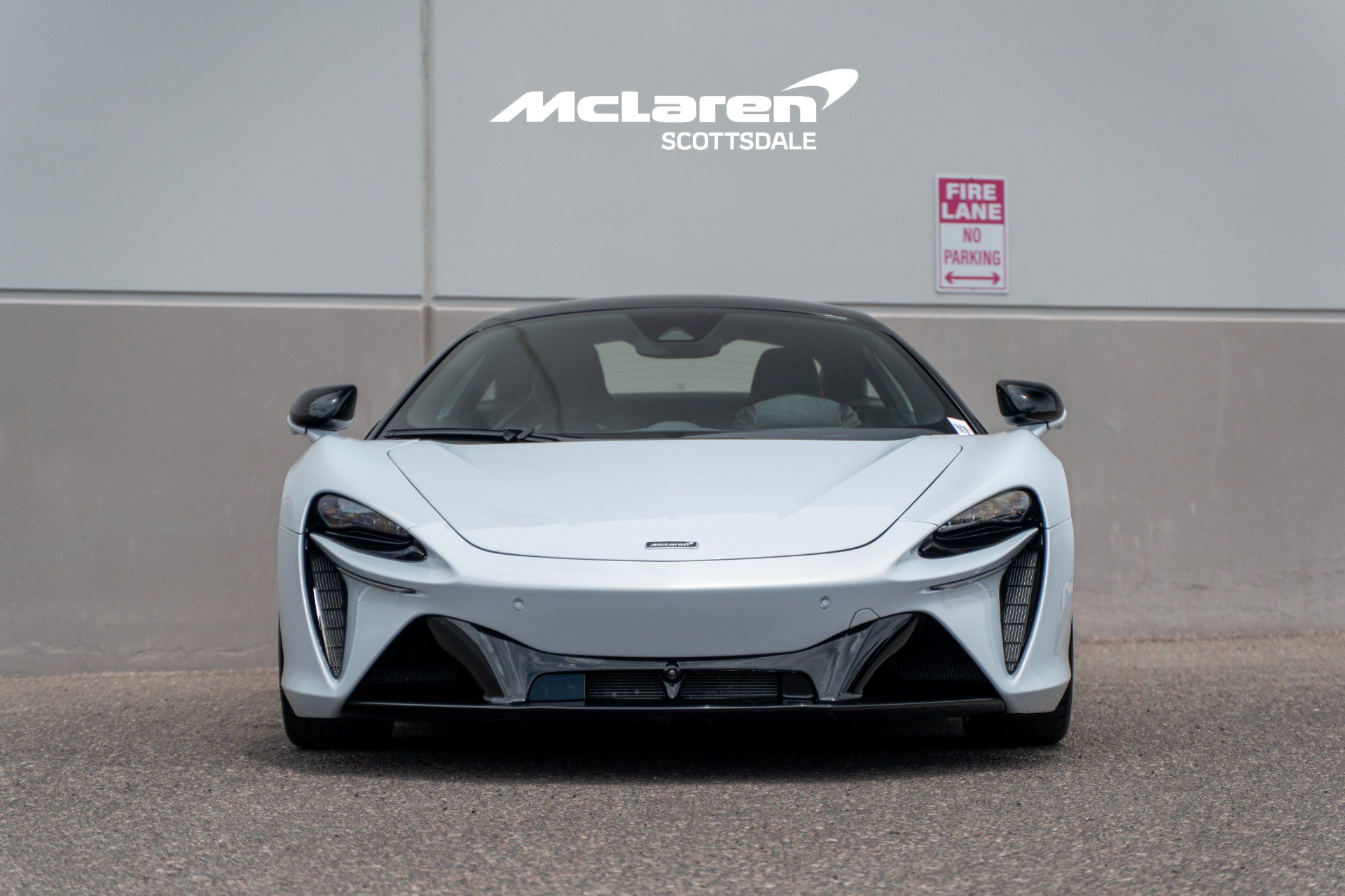 Used 2023 McLaren Artura RWD image 10