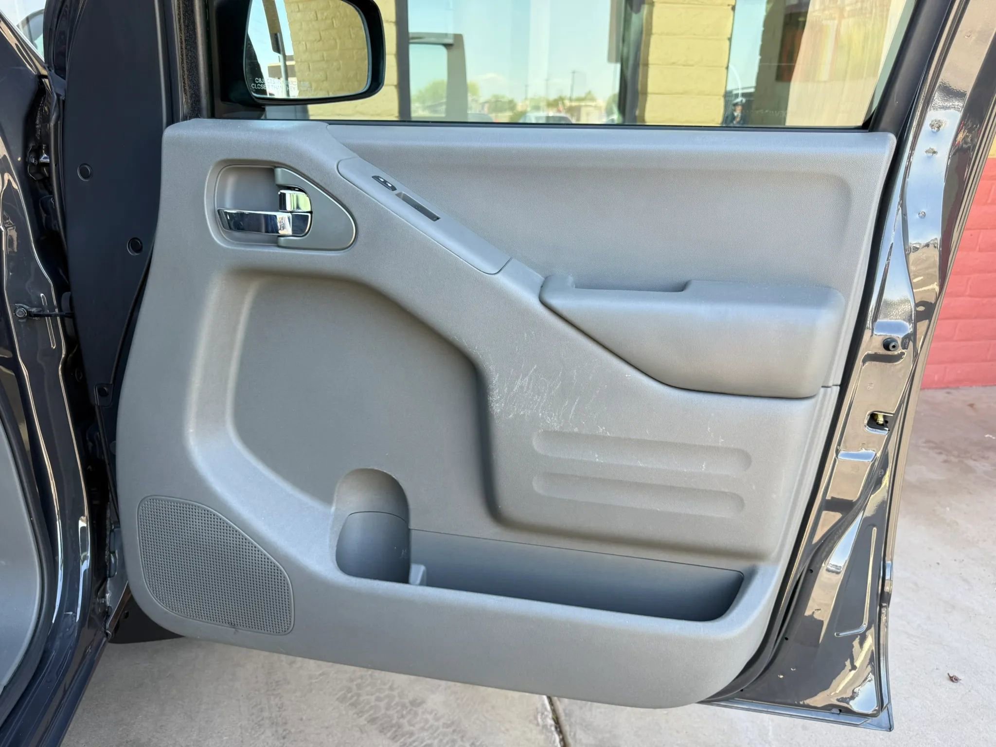 Used 2015 Nissan Frontier SV w/ SV Value Truck Package AWD/4WD image 25