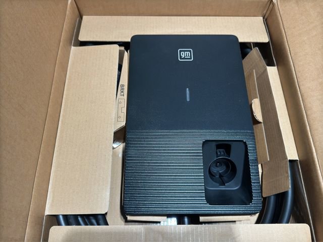 Used 2024 Cadillac Lyriq Luxury w/ LPO, Floor Liner Package image 24