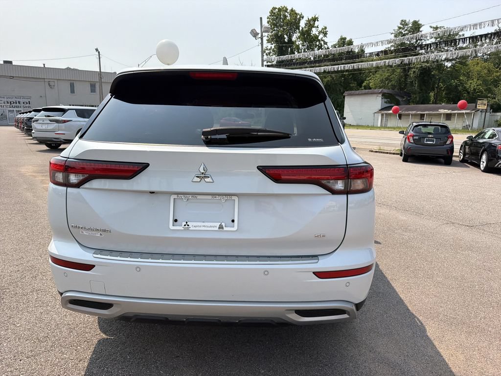 Used 2024 Mitsubishi Outlander SE AWD/4WD image 5