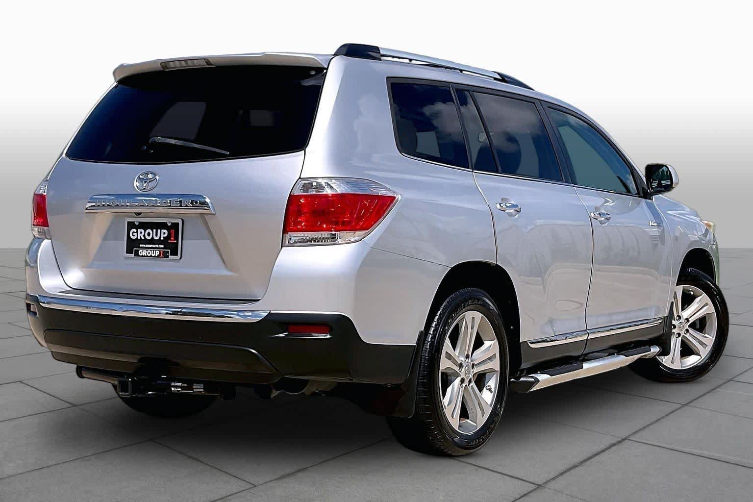 Used 2012 Toyota Highlander Limited w/ Tow Pkg FWD image 12