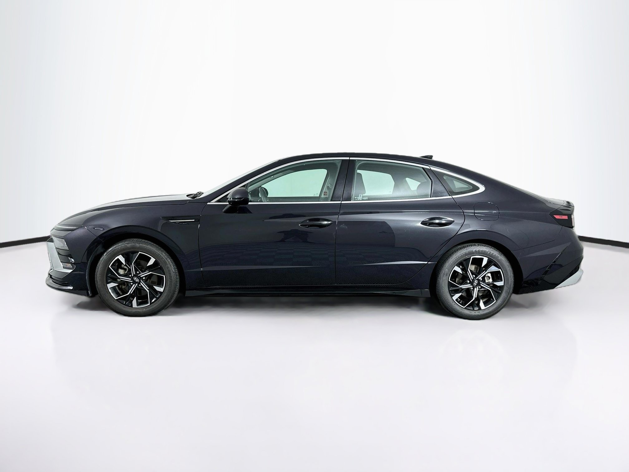 Used 2025 Hyundai Sonata SEL FWD image 4