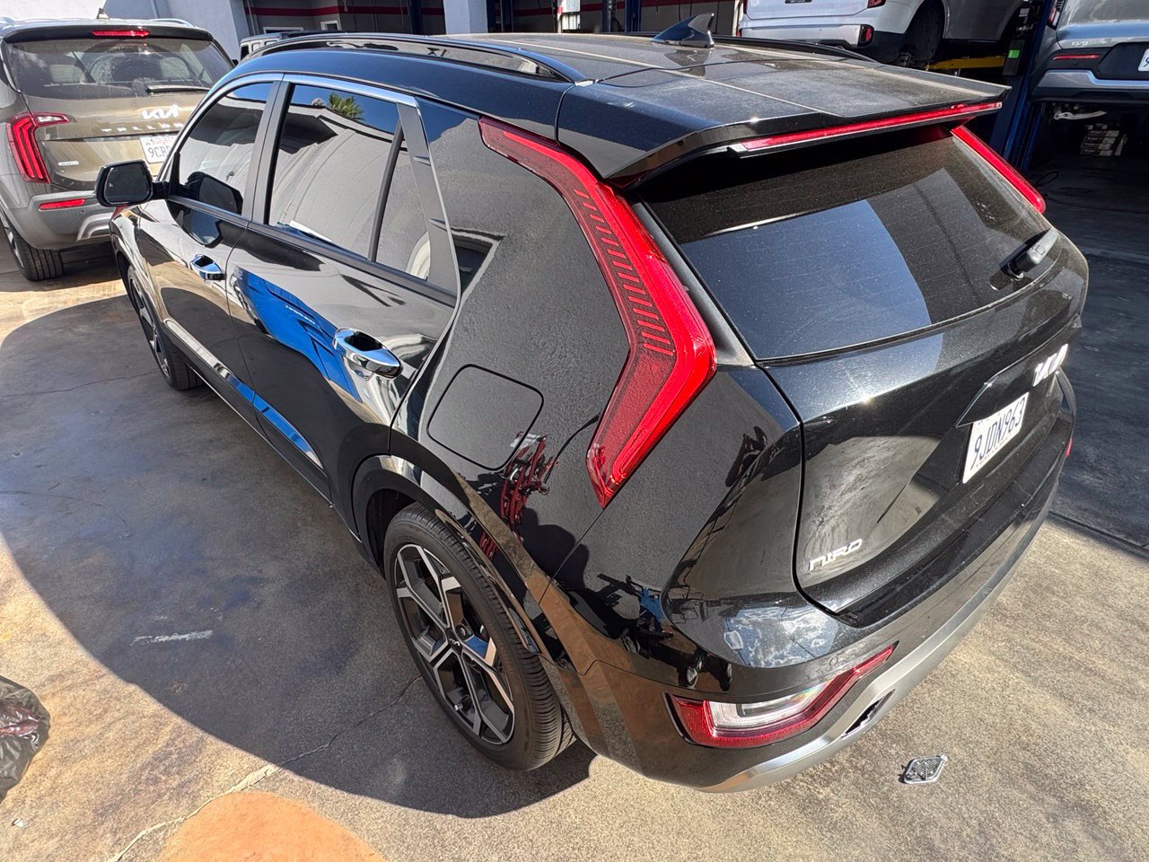 Certified 2023 Kia Niro SX Touring FWD image 3