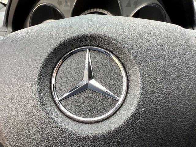 Used 2011 Mercedes-Benz C 300 4MATIC Sedan image 40