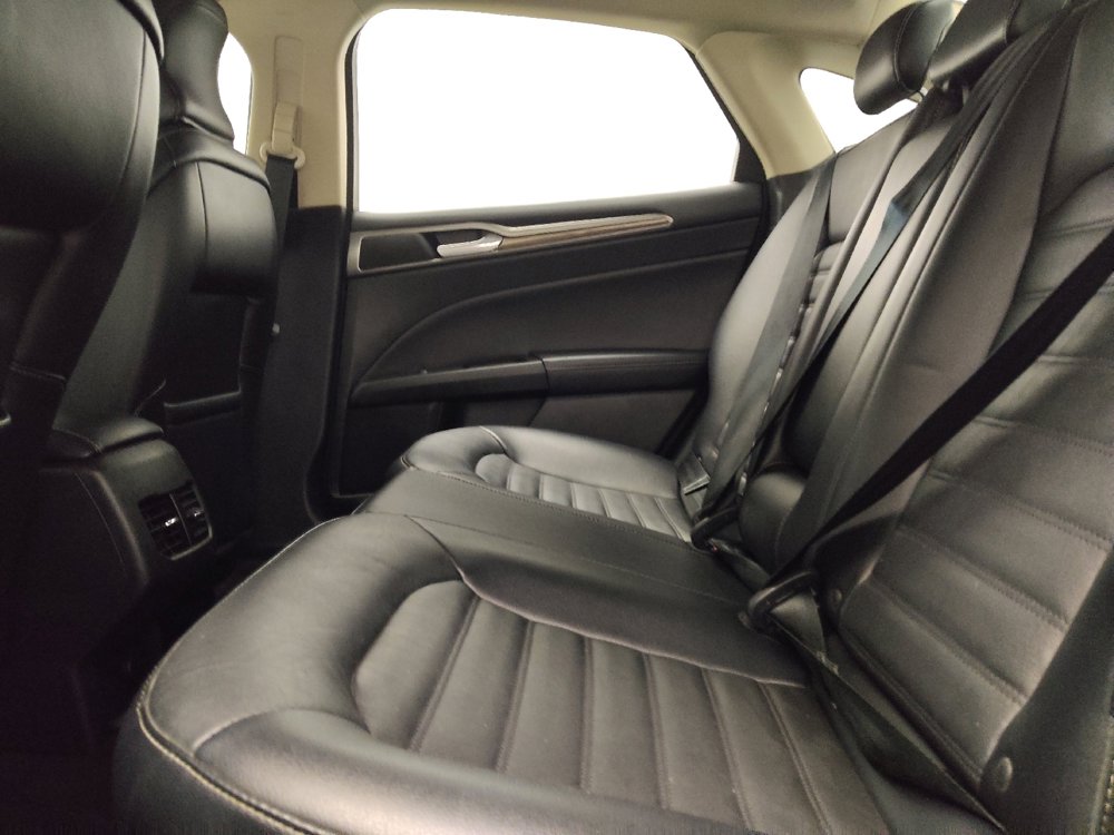 Used 2017 Ford Fusion SE FWD image 18