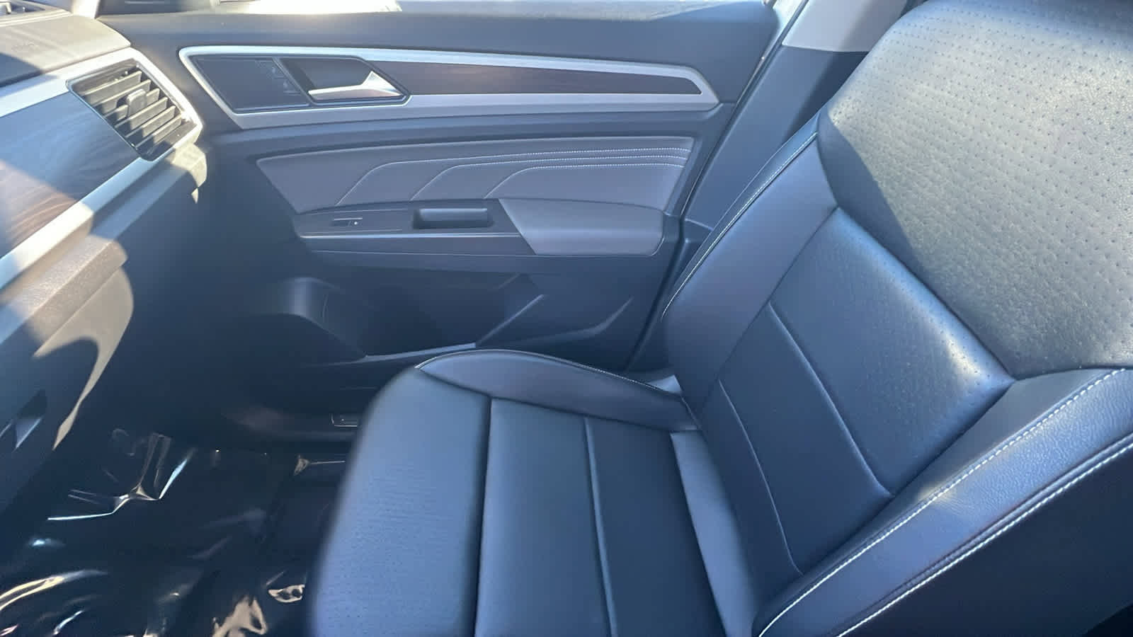 Used 2022 Volkswagen Atlas SE image 12