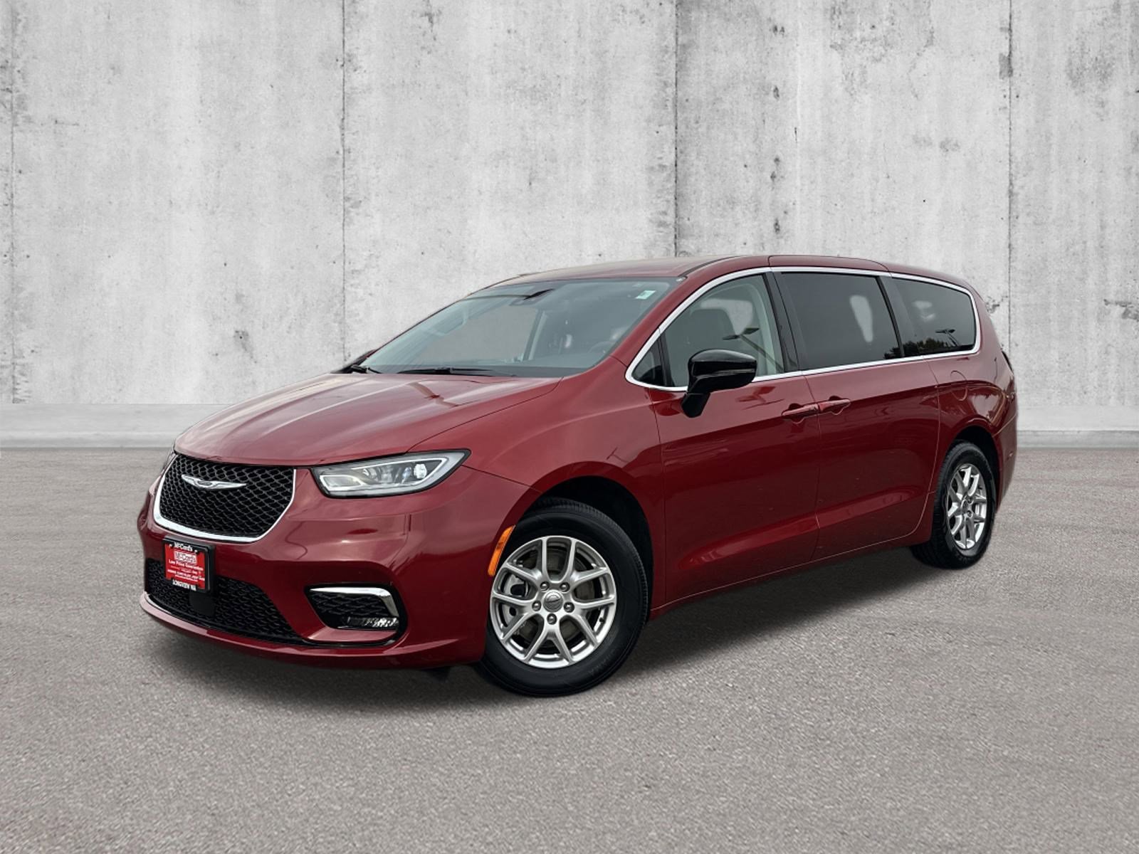 Used 2024 Chrysler Pacifica Touring-L image 1