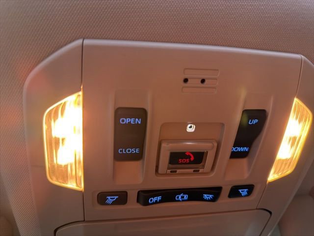 Used 2020 Toyota Highlander XLE image 12