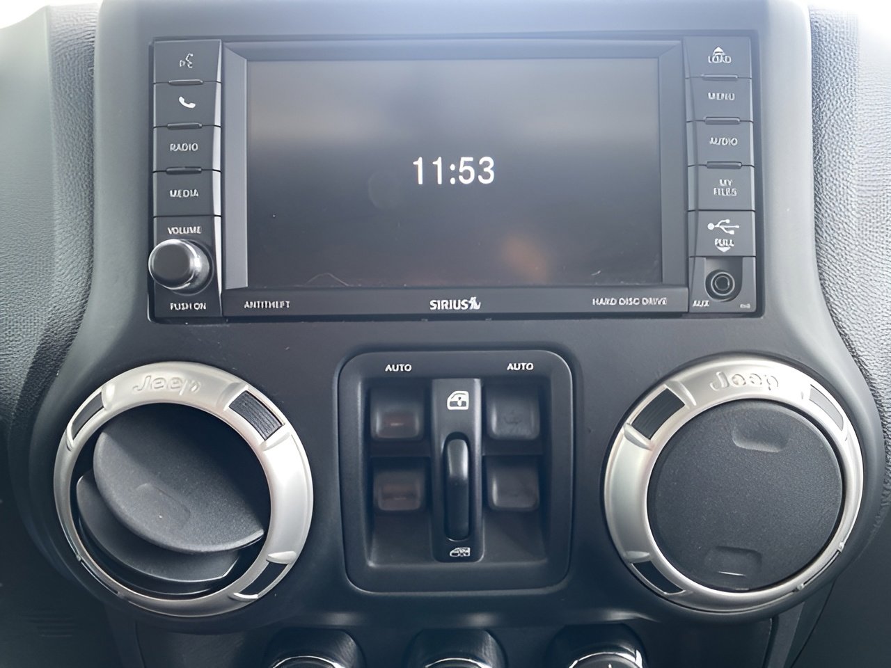 Used 2017 Jeep Wrangler Unlimited Rubicon w/ Connectivity Group image 18