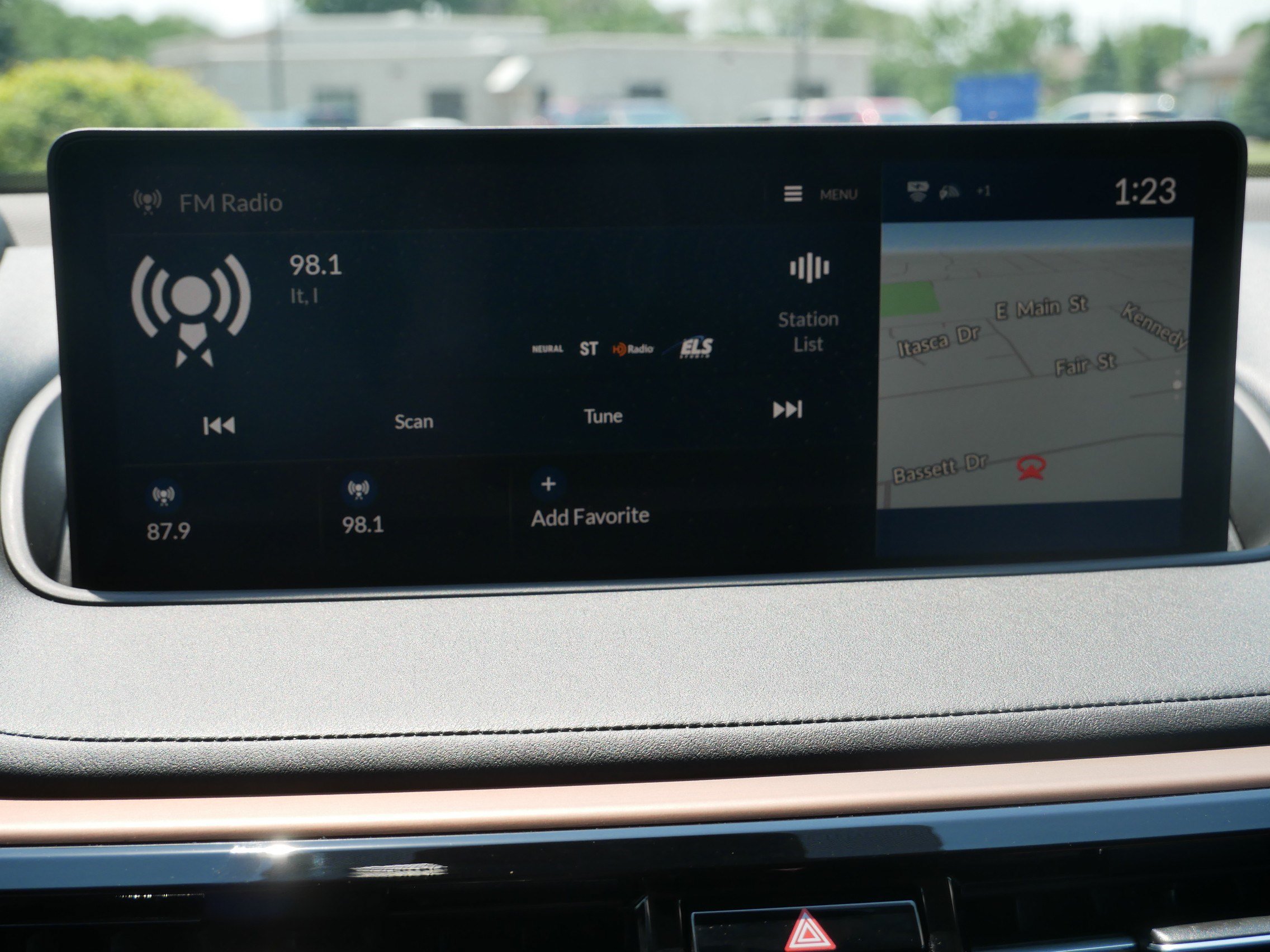 Used 2024 Acura MDX SH-AWD w/ Technology Package image 22