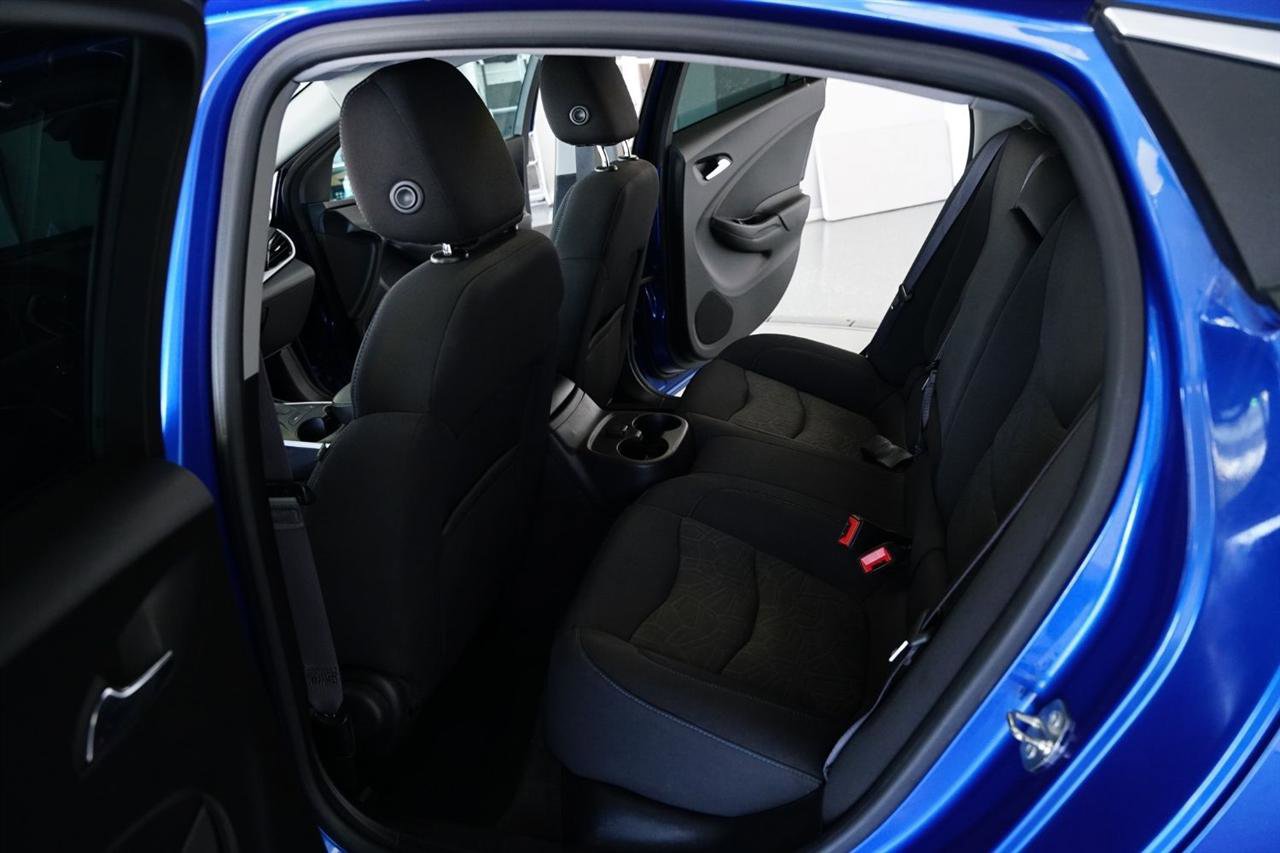 Used 2017 Chevrolet Volt LT w/ Comfort Package image 10