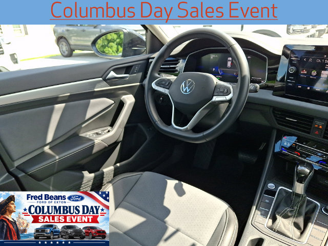 Used 2025 Volkswagen Jetta SE FWD image 14