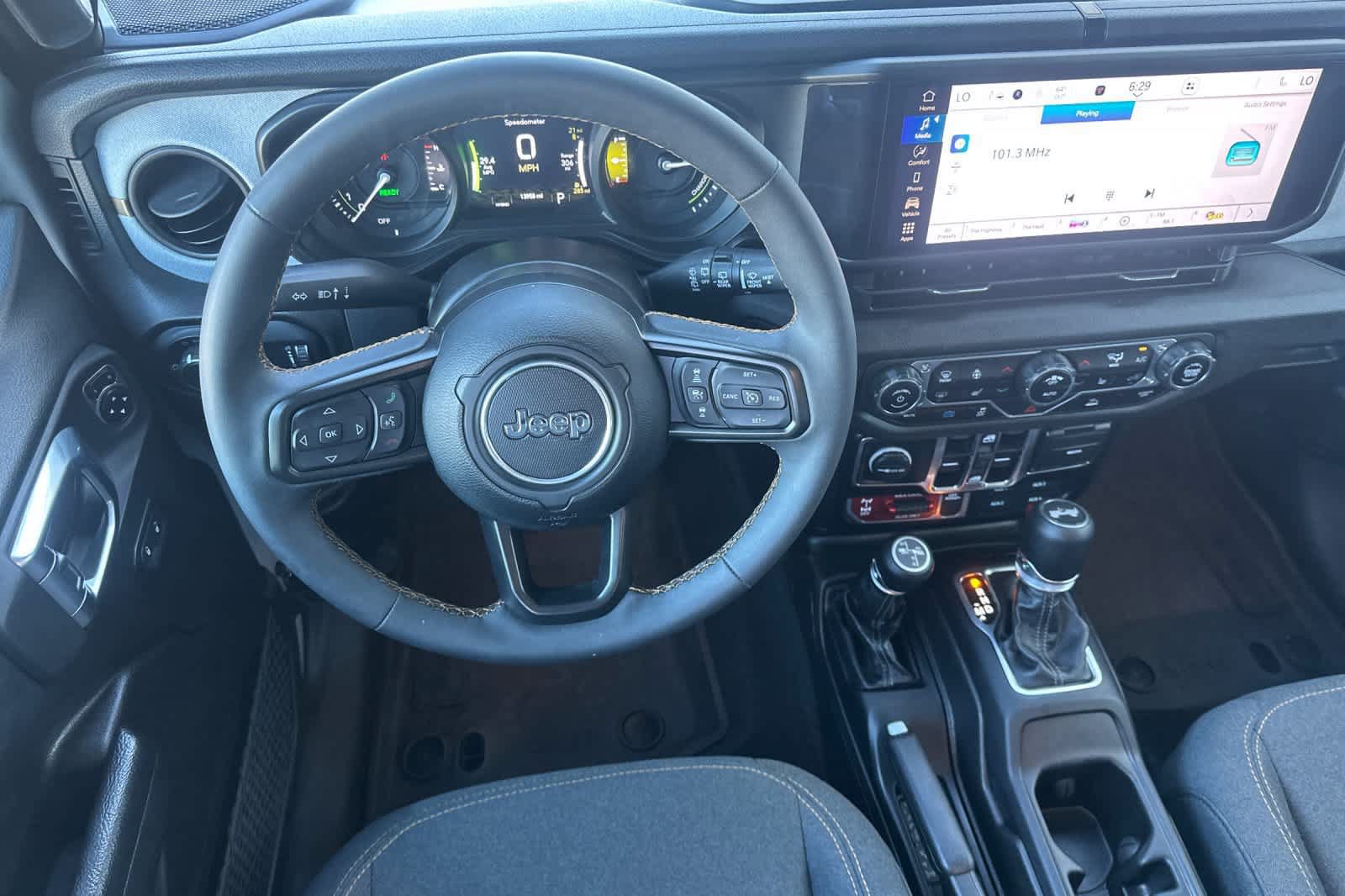 Used 2024 Jeep Wrangler Unlimited AWD/4WD image 14