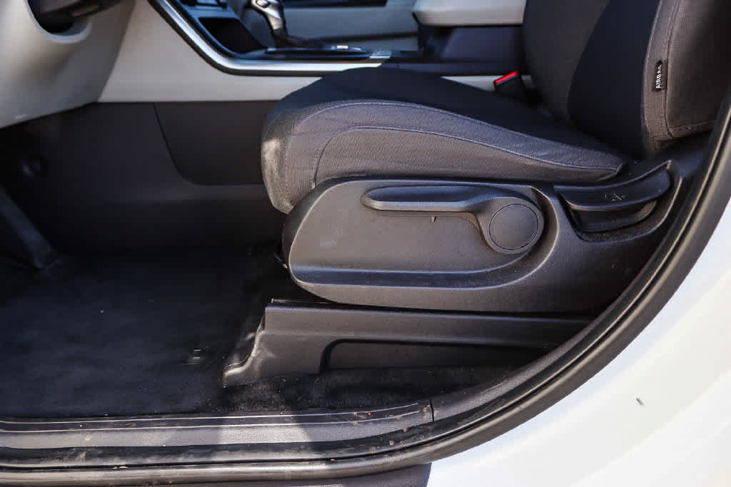 Used 2023 Kia Carnival LX FWD image 19