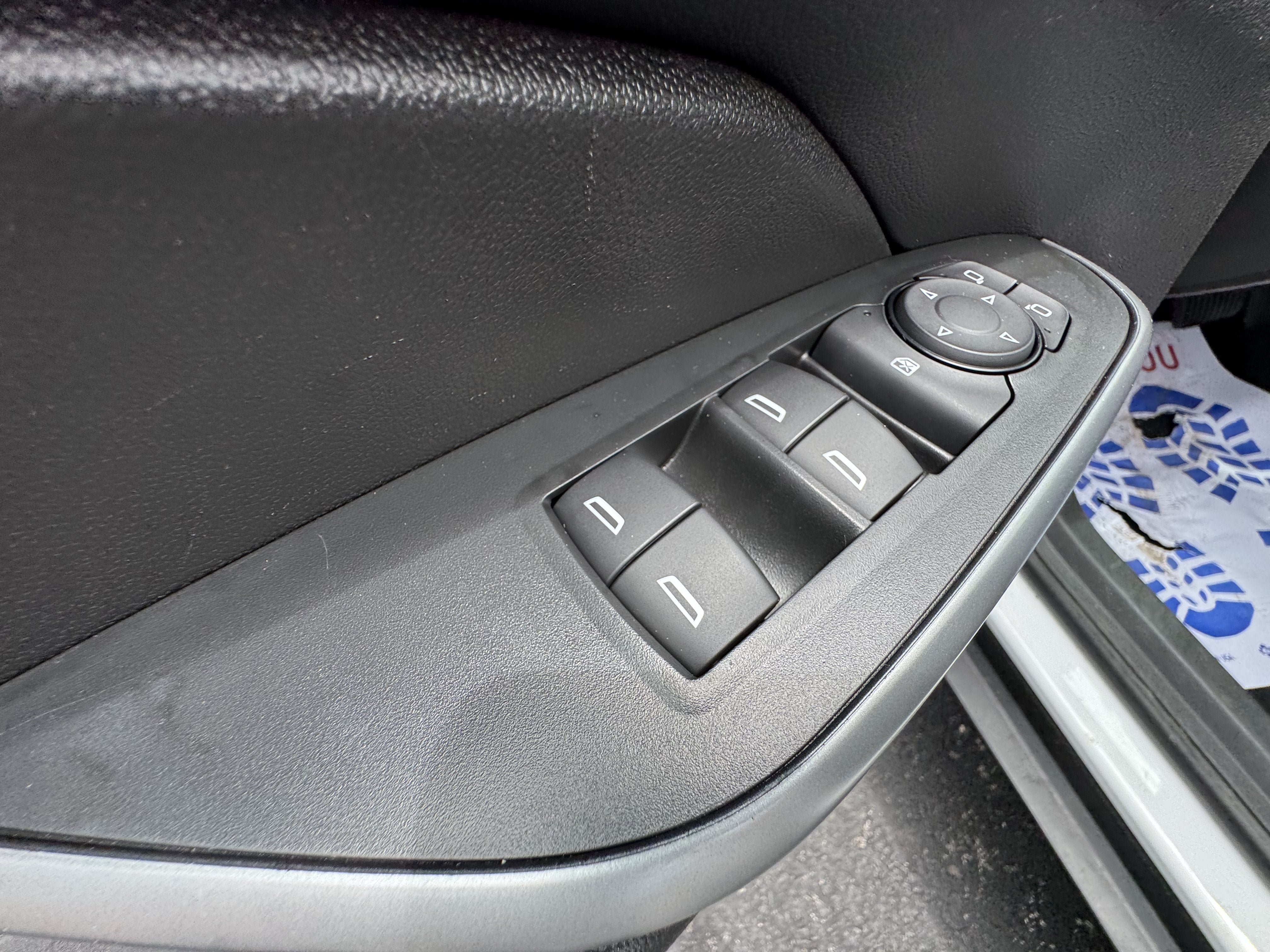 Used 2024 Chevrolet Trax LS w/ LS Convenience Package FWD image 19