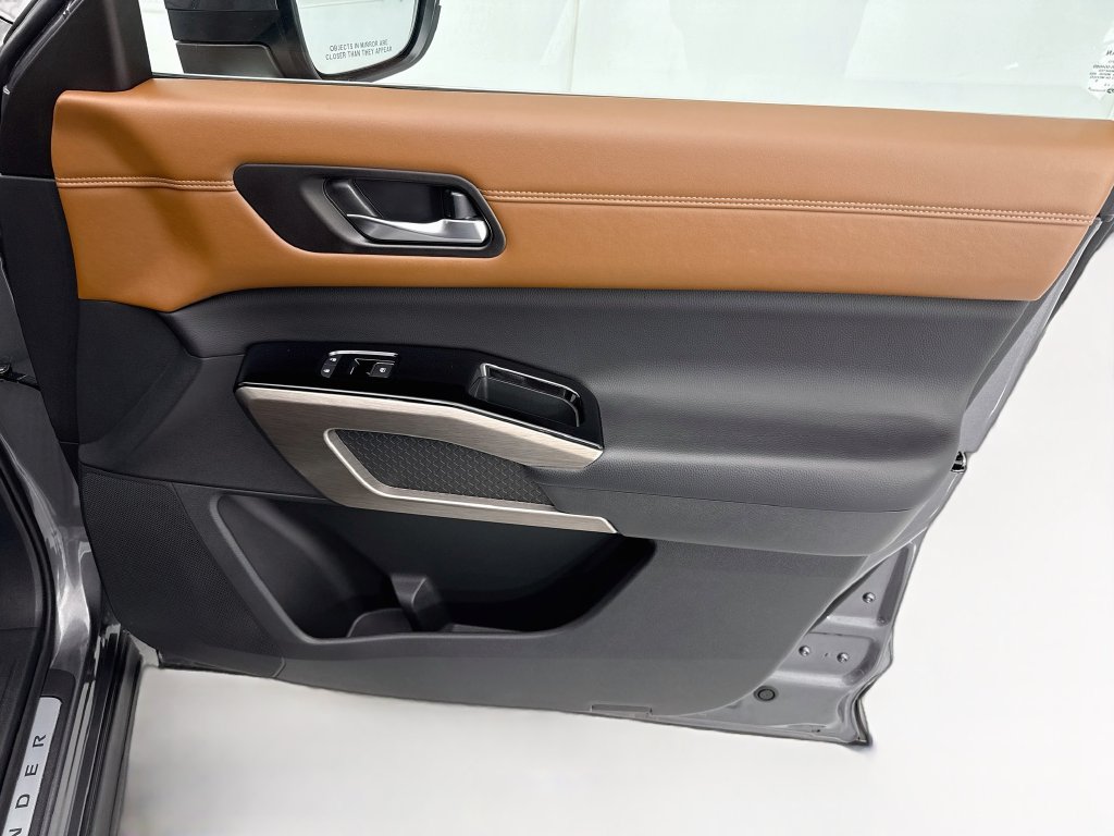 Used 2024 Nissan Pathfinder Platinum w/ Cargo Package FWD image 25