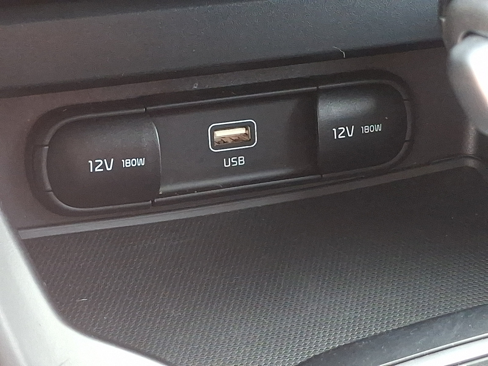 Certified 2025 Kia Soul LX w/ LX Technology Package FWD image 23