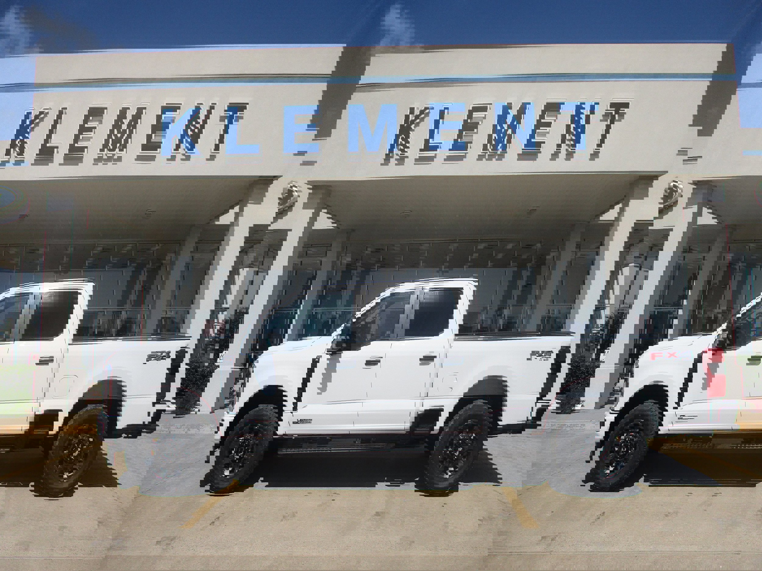 New 2026 Ford F250 4x4 Crew Cab Super Duty image 1