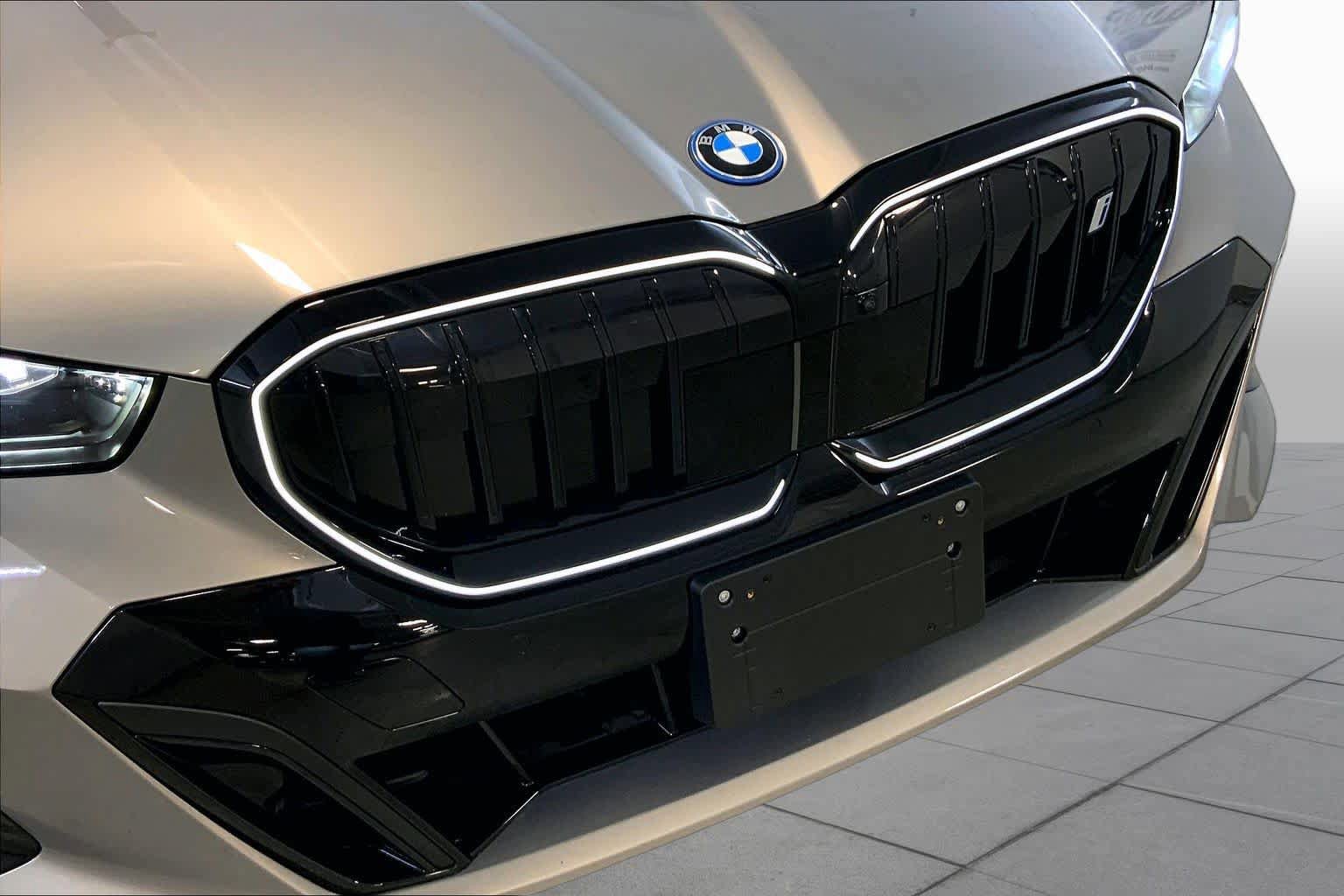 Used 2025 BMW i5 xDrive40 w/ Executive Package AWD/4WD image 32