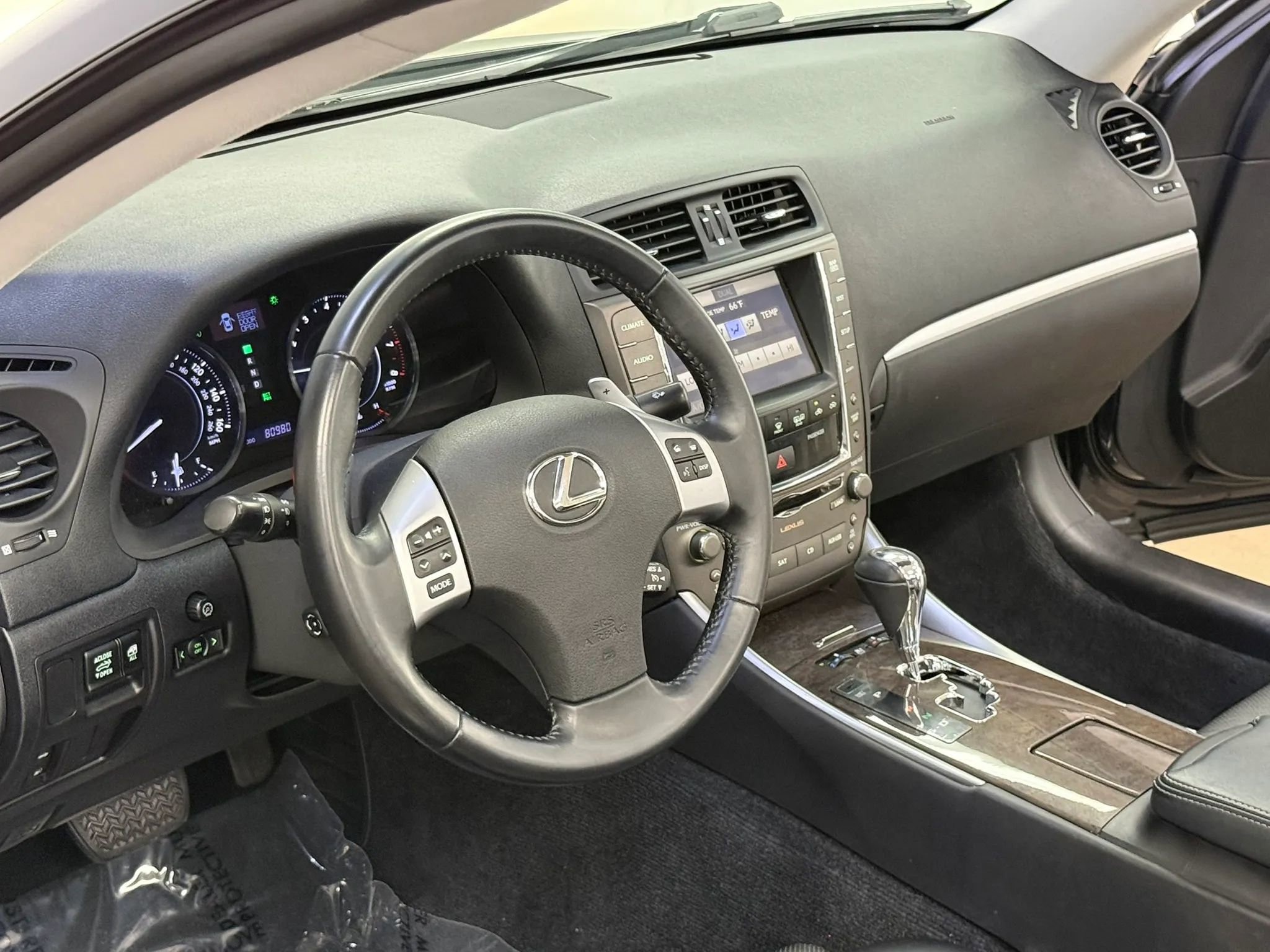 Used 2011 Lexus IS 250C w/ Luxury Pkg RWD image 20