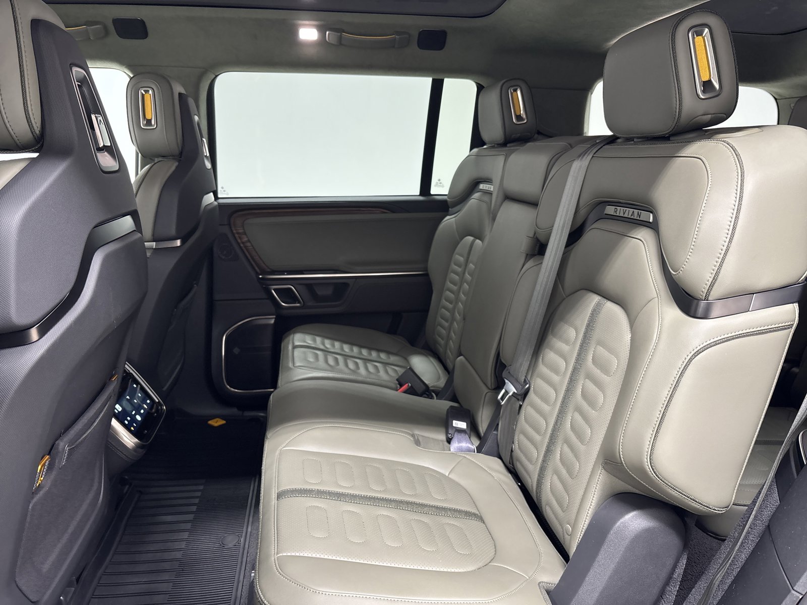 Used 2023 Rivian R1S Adventure AWD/4WD image 21