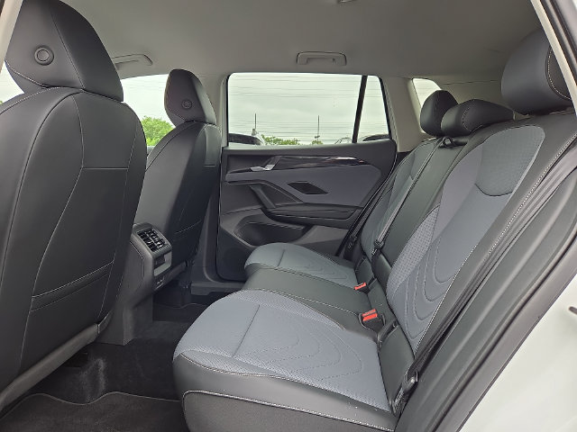 Certified 2025 Volkswagen Tiguan SE AWD/4WD image 10