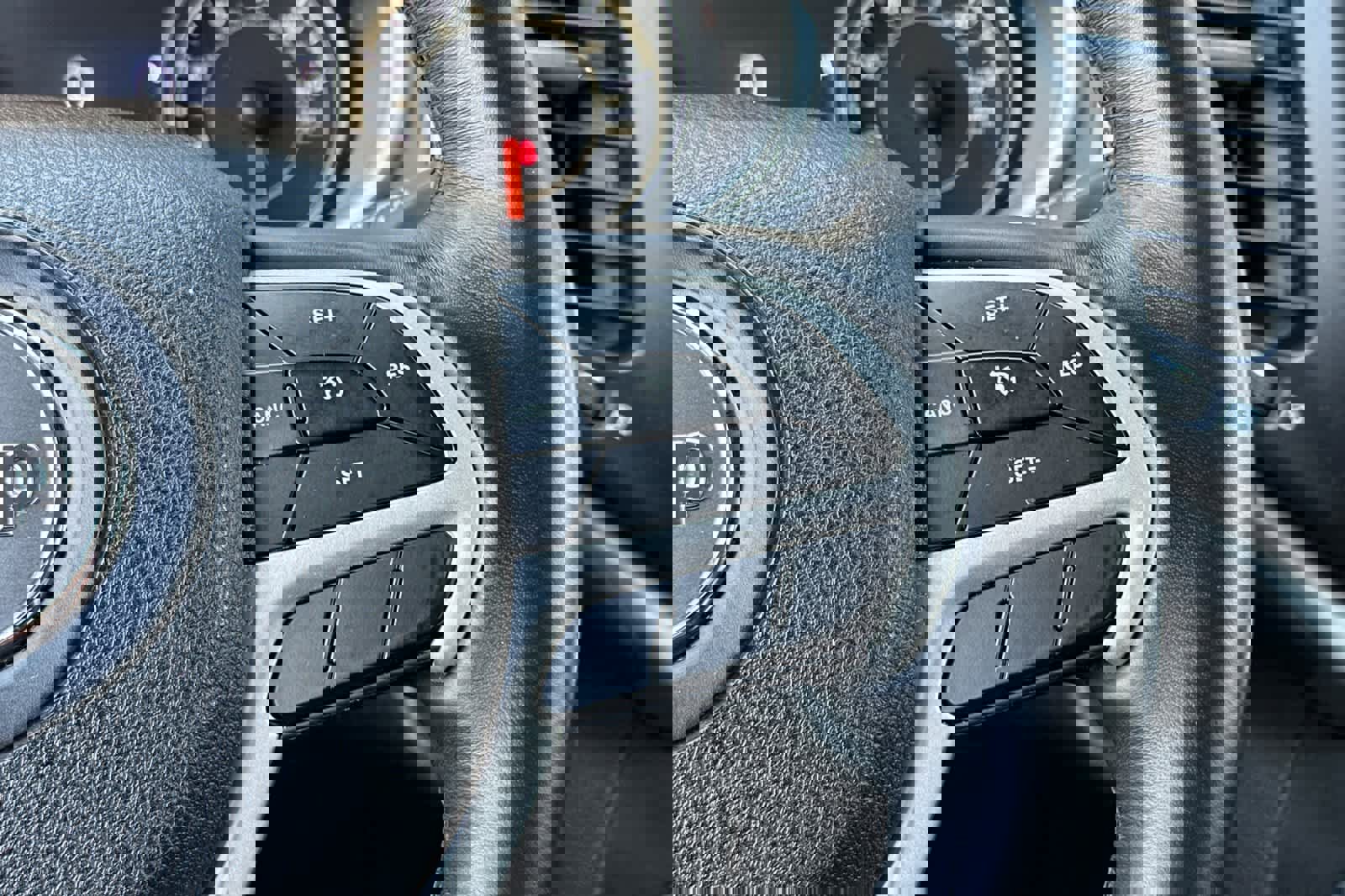 Used 2018 Jeep Cherokee Overland image 28