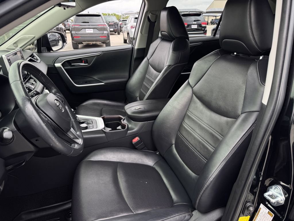 Used 2019 Toyota RAV4 Limited w/ Advanced Technology Package AWD/4WD image 25