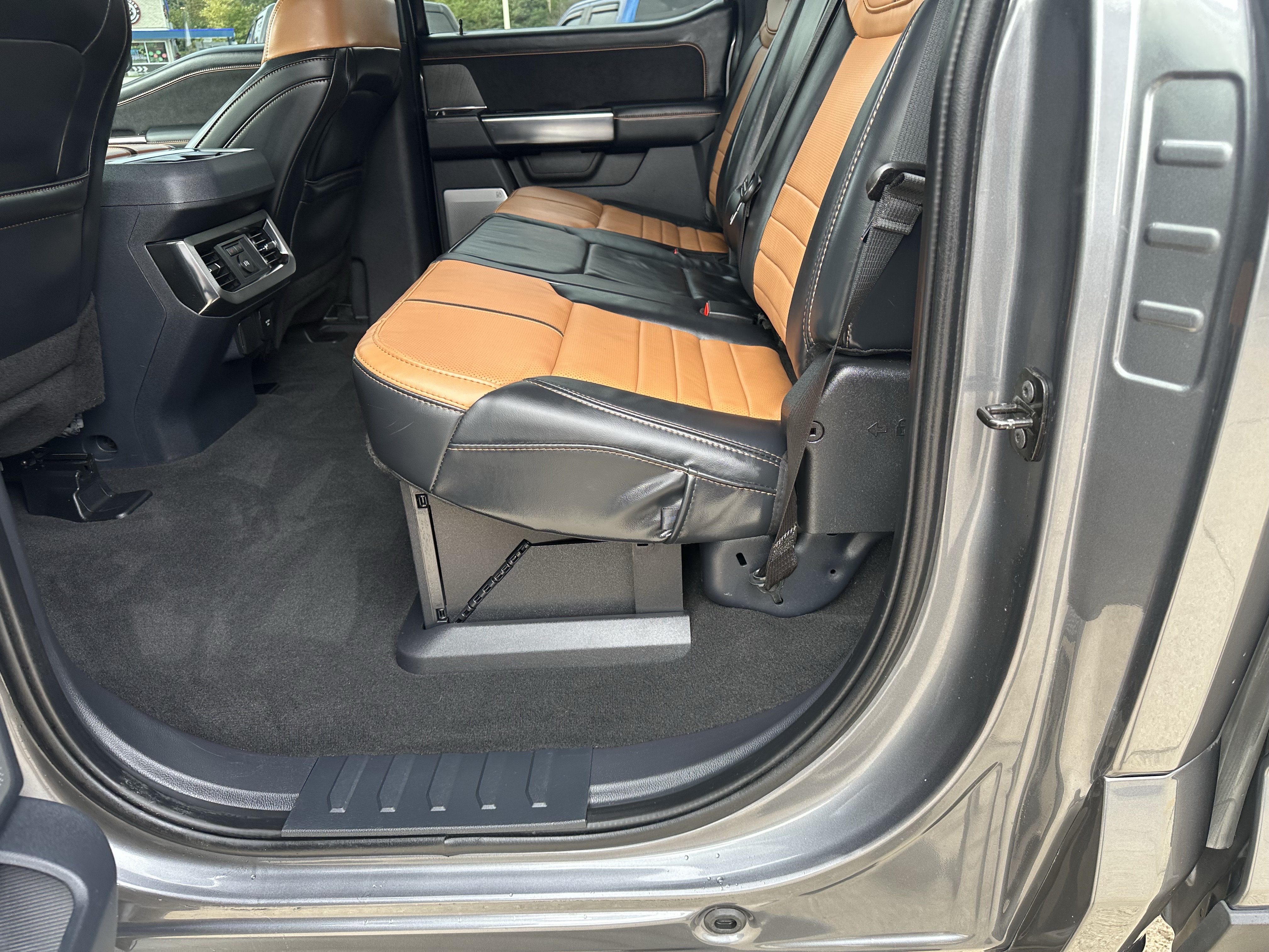 Used 2024 Ford F450 Platinum AWD/4WD image 25