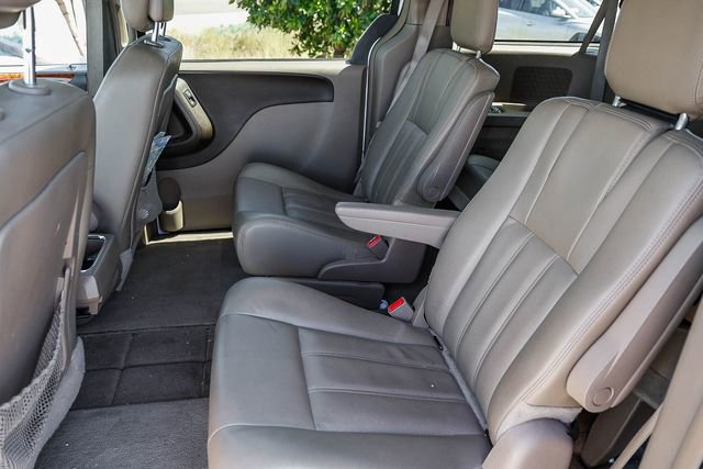Used 2016 Chrysler Town & Country Touring FWD image 14