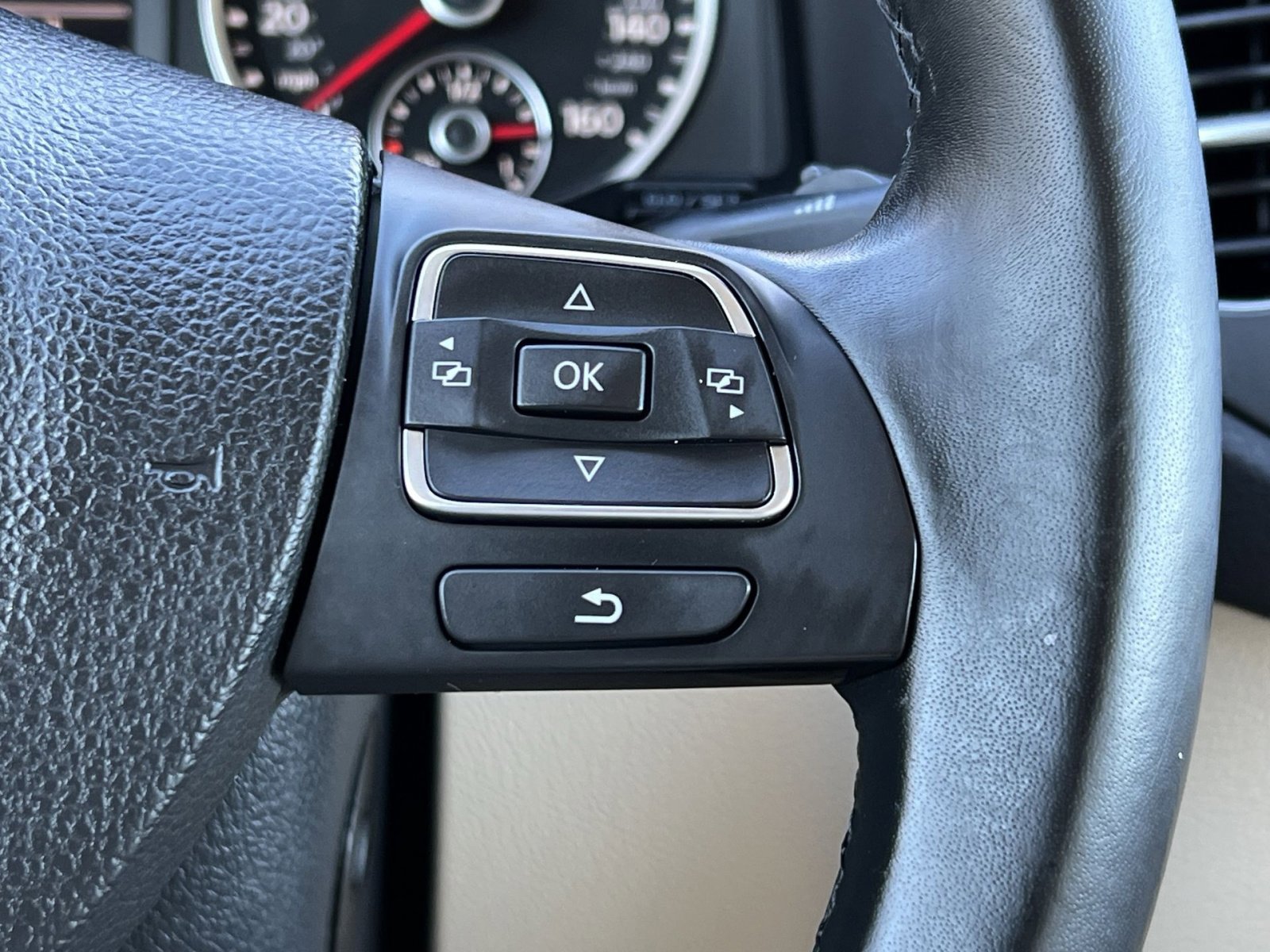 Used 2017 Volkswagen Tiguan S image 26