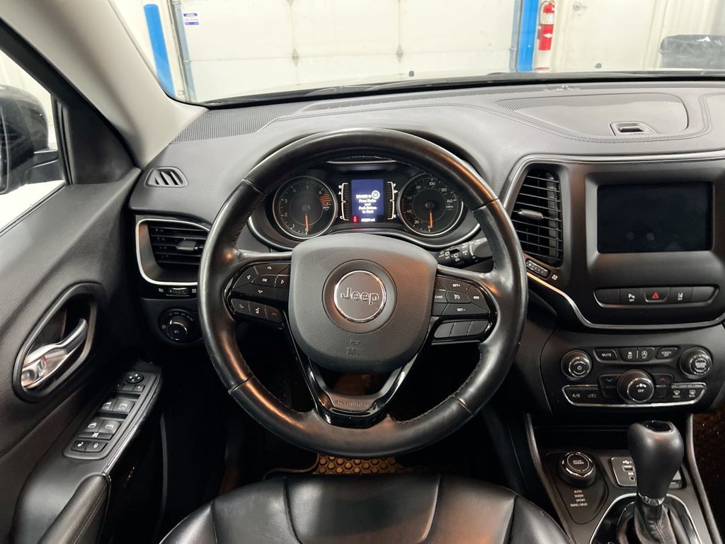 Used 2021 Jeep Cherokee Latitude Plus AWD/4WD image 11