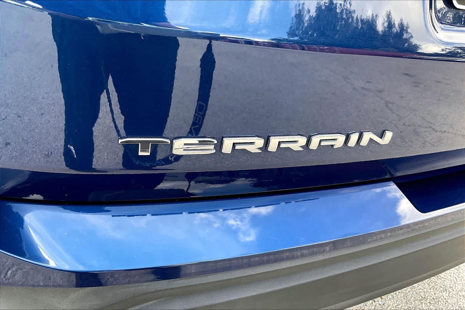 Used 2022 GMC Terrain SLE w/ Driver Convenience Package FWD image 10