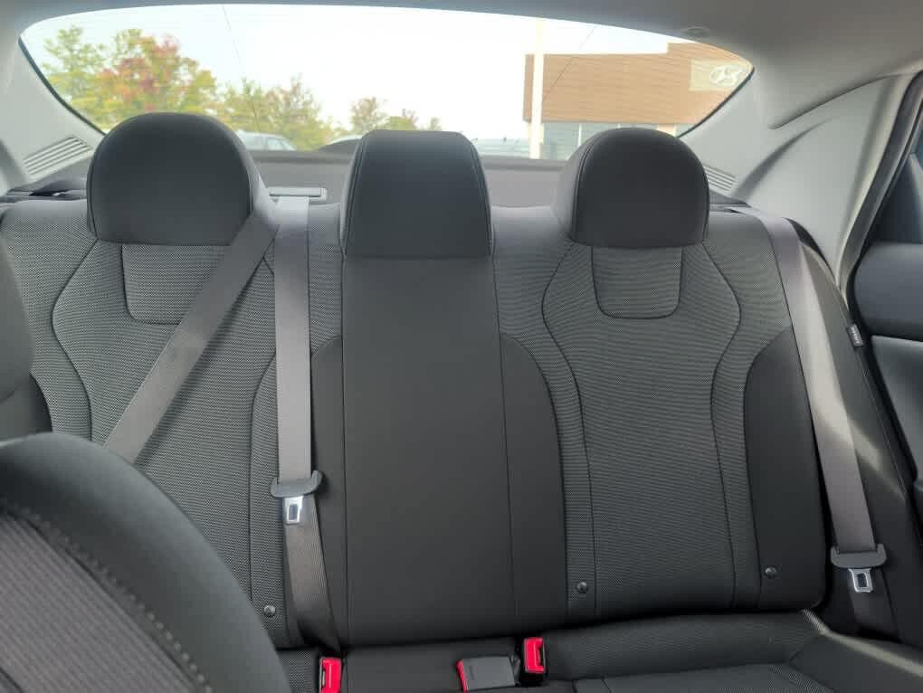 New 2026 Hyundai Elantra SE FWD image 28