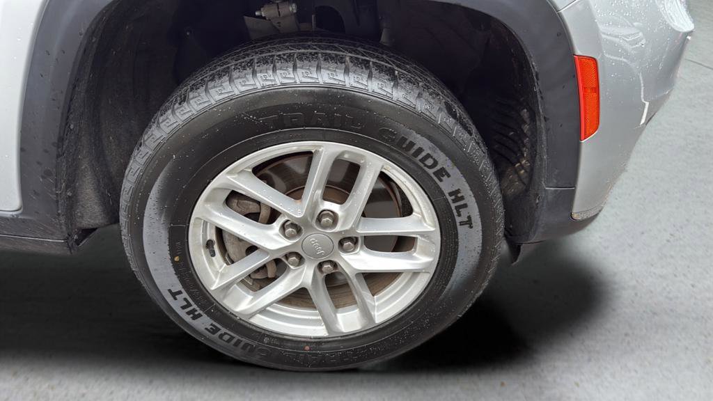 Used 2021 Jeep Grand Cherokee L Laredo w/ Luxury Tech Group I image 22