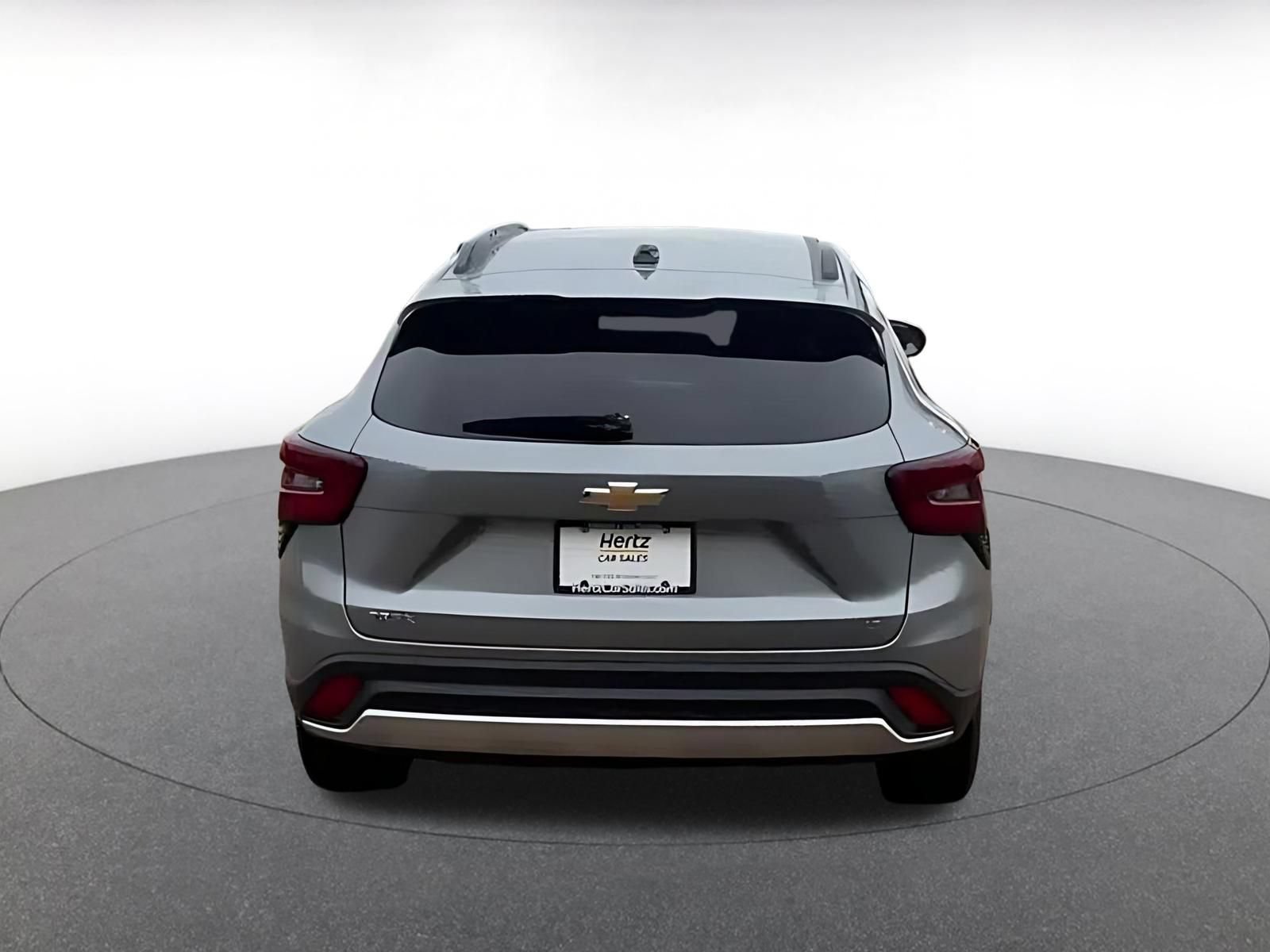 Used 2025 Chevrolet Trax LT FWD image 6