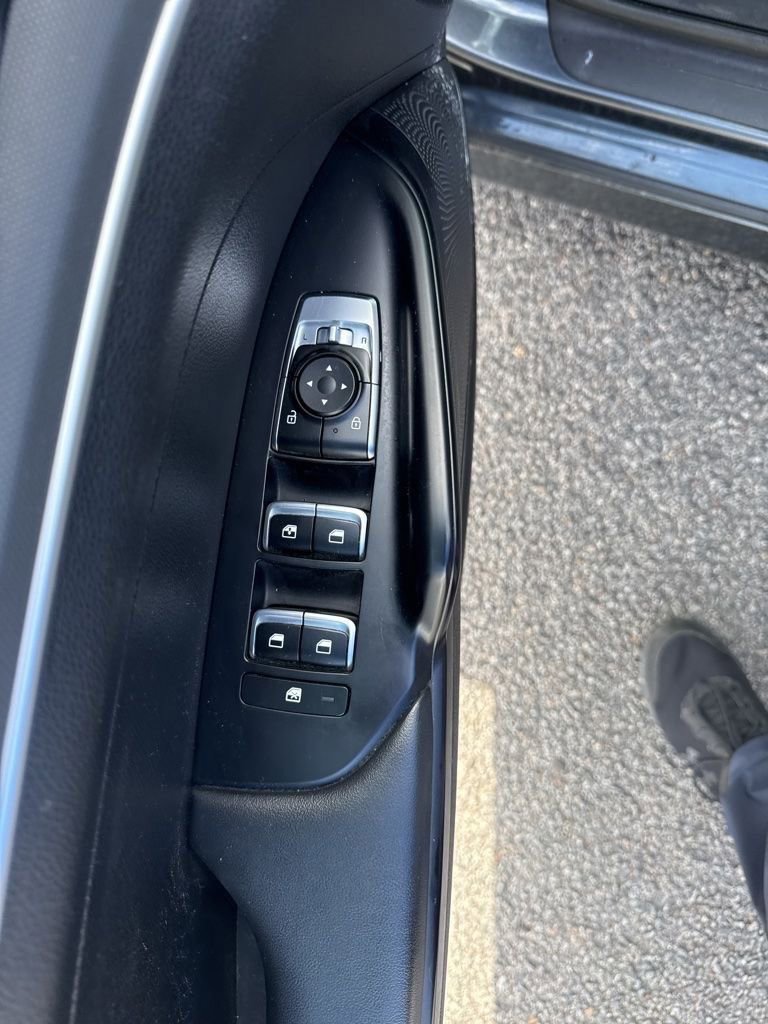 Used 2022 Kia K5 LXS image 16
