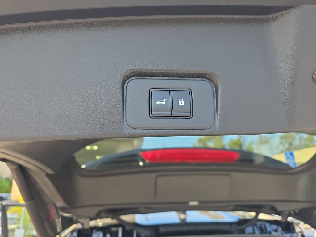 Used 2025 Nissan Rogue SV FWD image 28