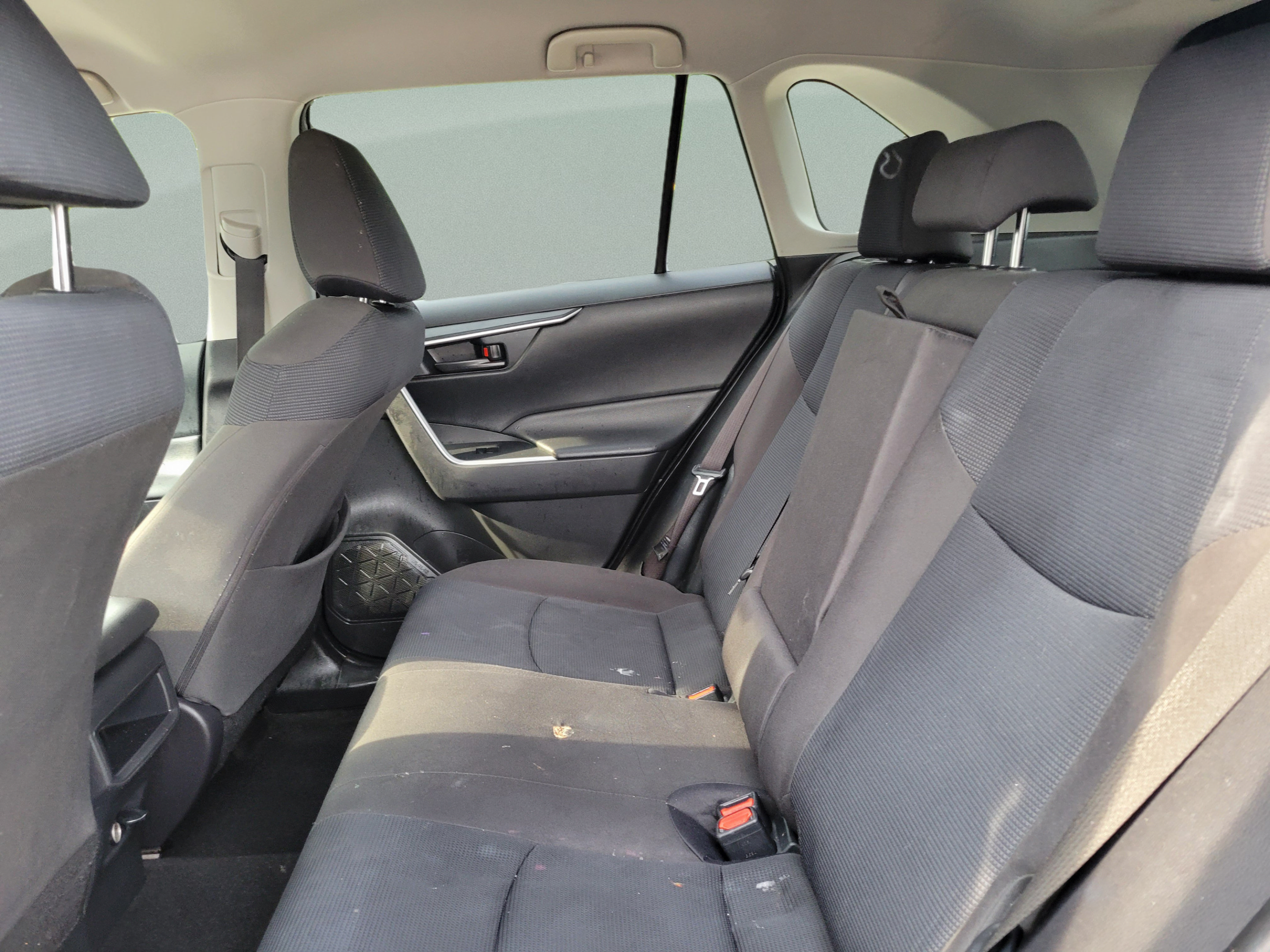 Used 2020 Toyota RAV4 LE w/ Carpet Mat Package FWD image 6