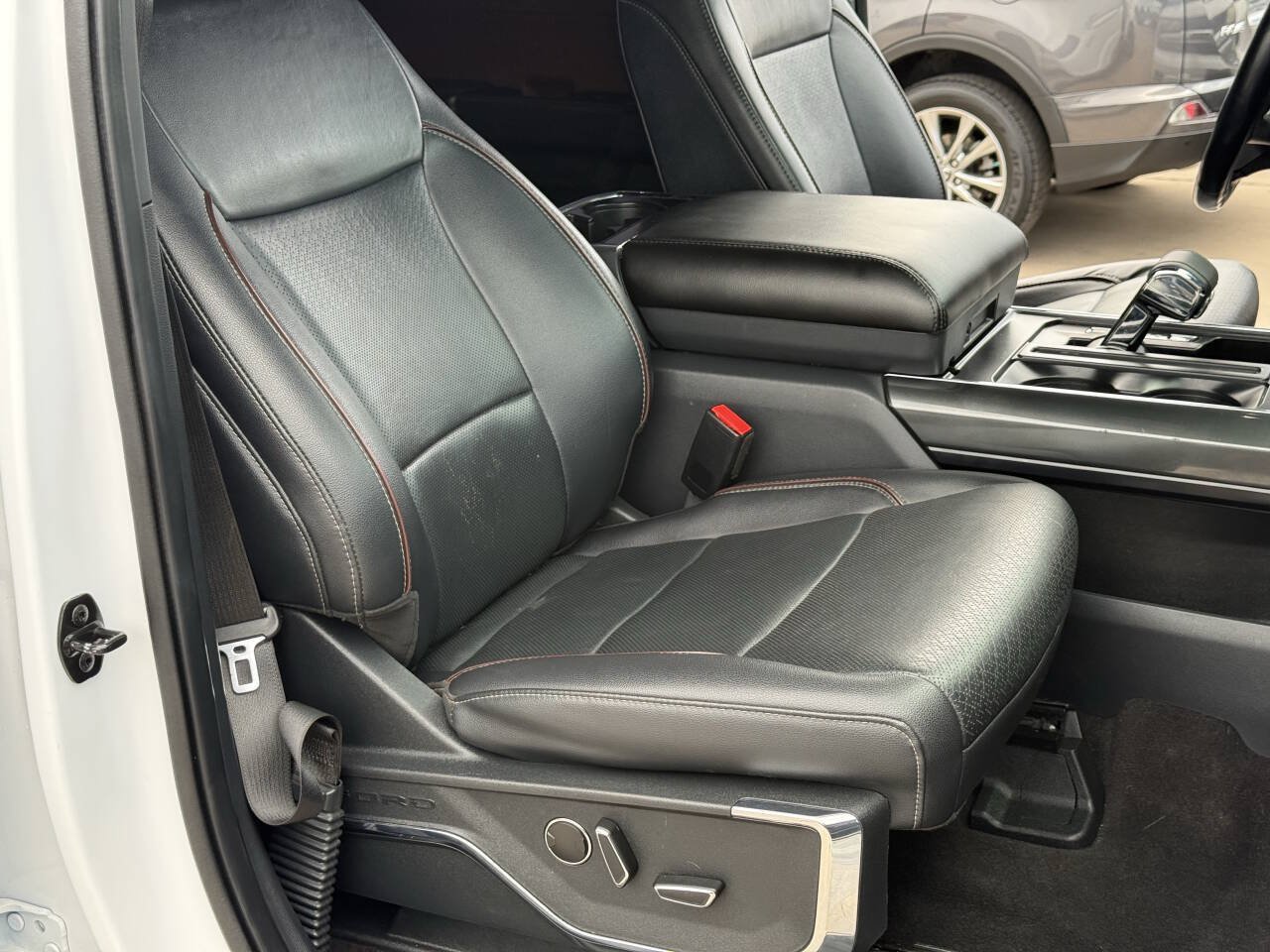 Used 2022 Ford F150 Lariat w/ Equipment Group 502A High AWD/4WD image 15