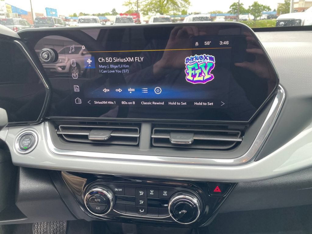Used 2025 Chevrolet Trax LT FWD image 21
