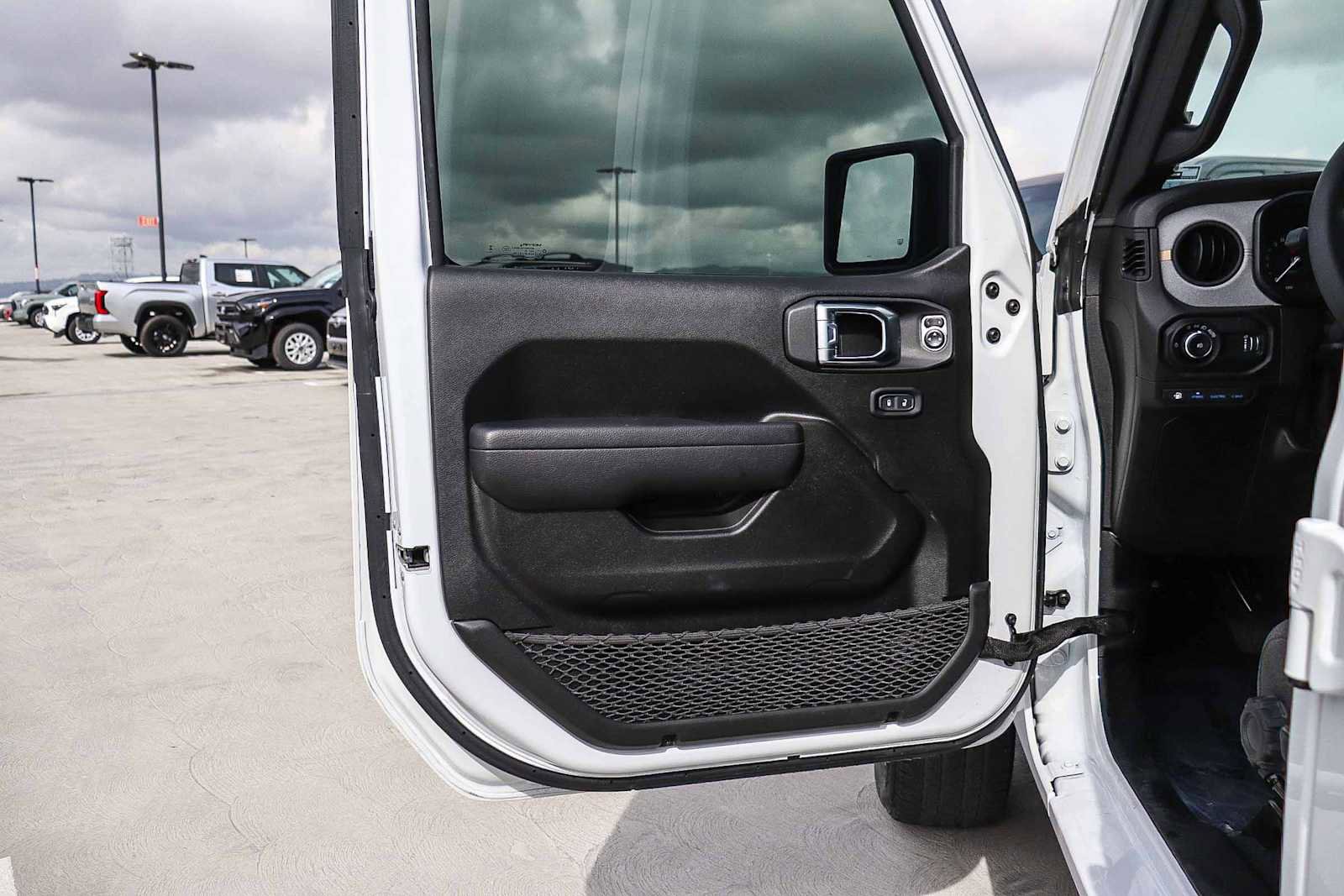 Used 2024 Jeep Wrangler Sport S image 23