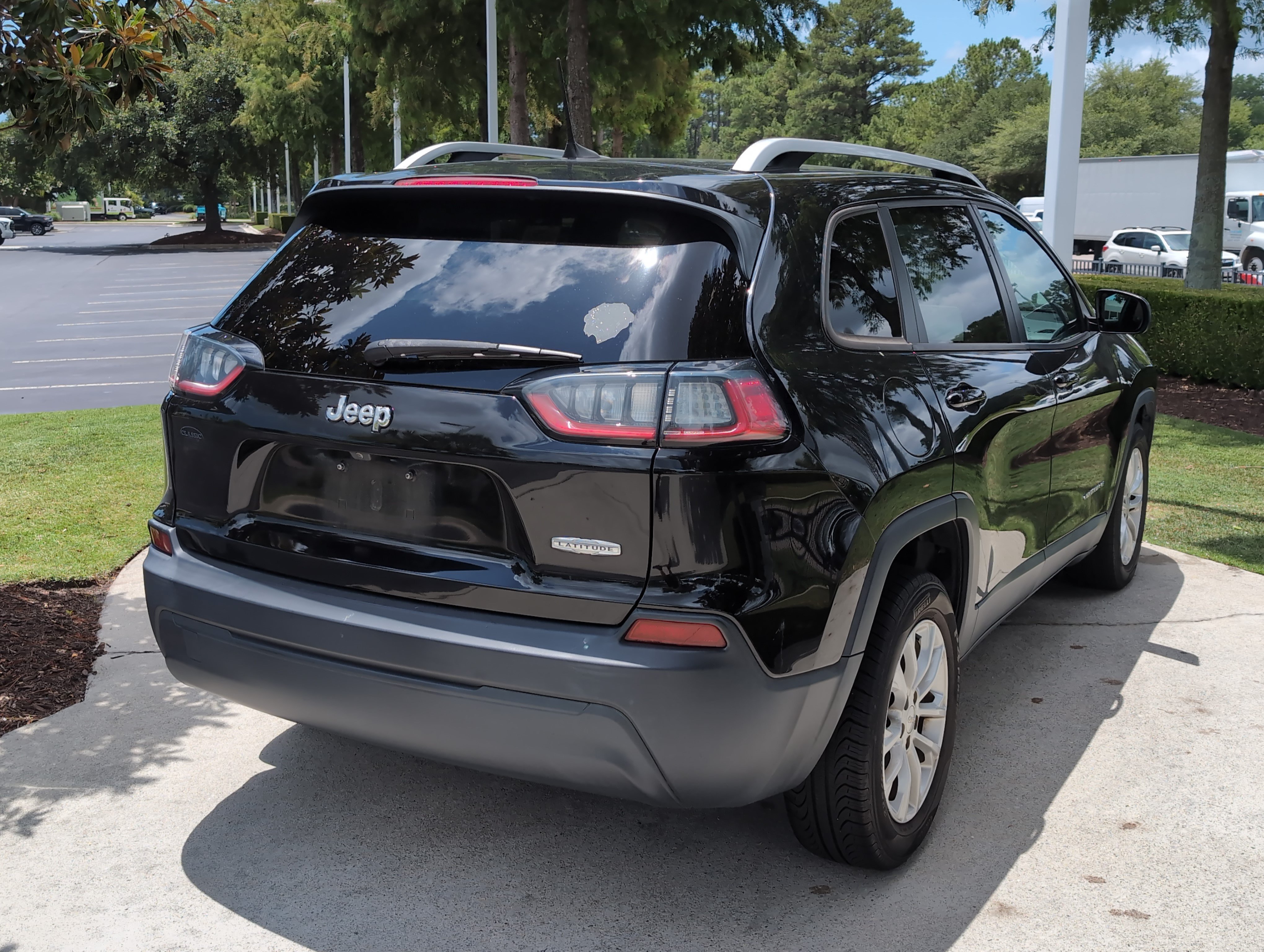 Used 2020 Jeep Cherokee Latitude FWD image 10