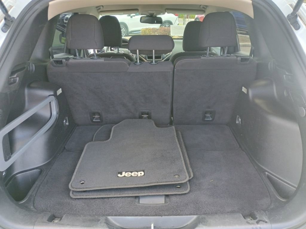 Used 2016 Jeep Cherokee Sport image 17