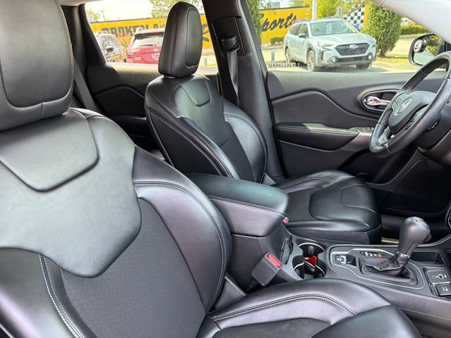 Used 2019 Jeep Cherokee Latitude Plus FWD image 25