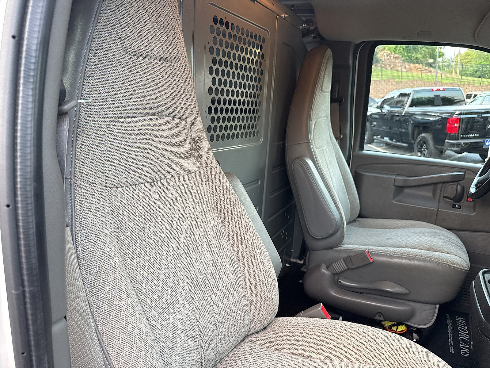 Used 2021 Chevrolet Express 2500 w/ Driver Convenience Package RWD image 27