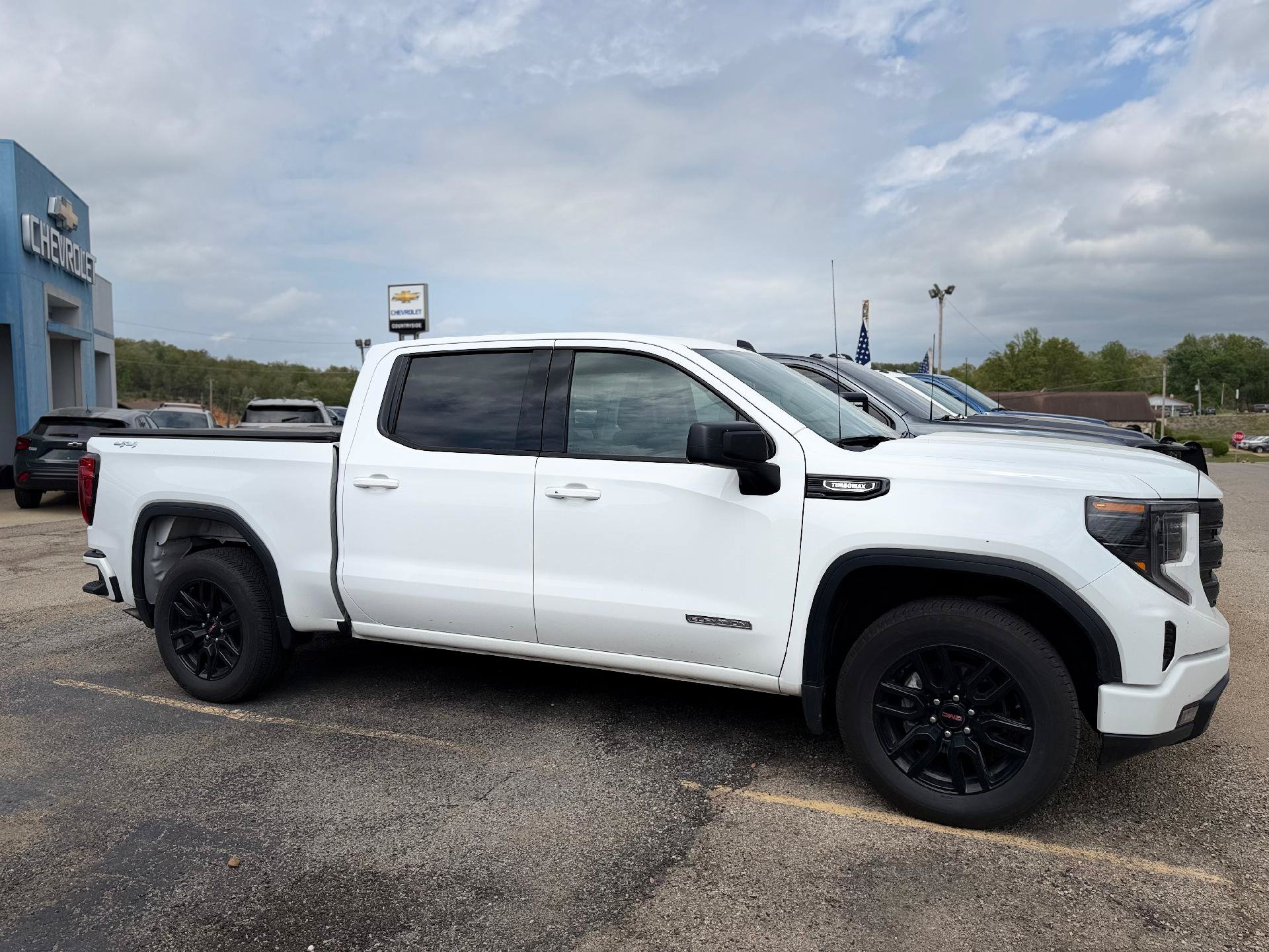 Used 2025 GMC Sierra 1500 Elevation AWD/4WD image 2