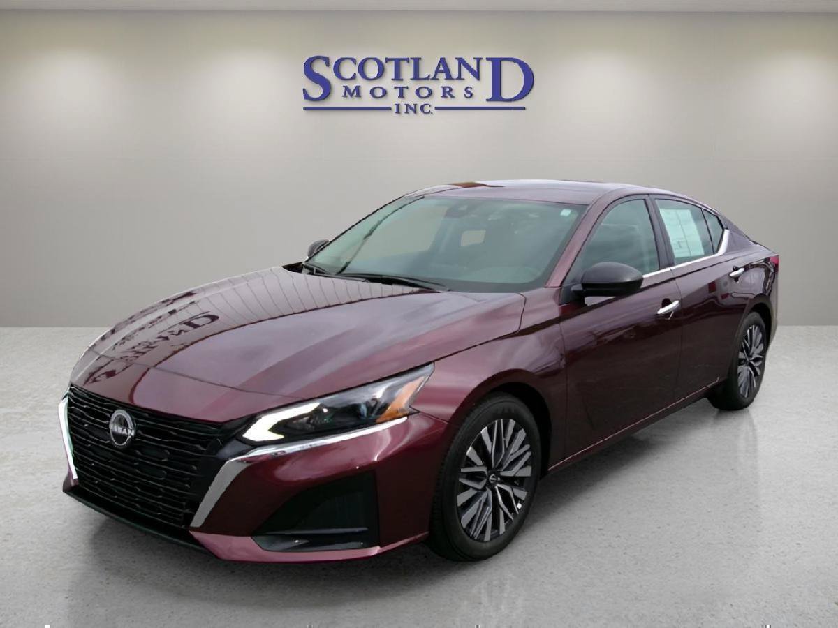 Used 2025 Nissan Altima 2.5 SV FWD image 2
