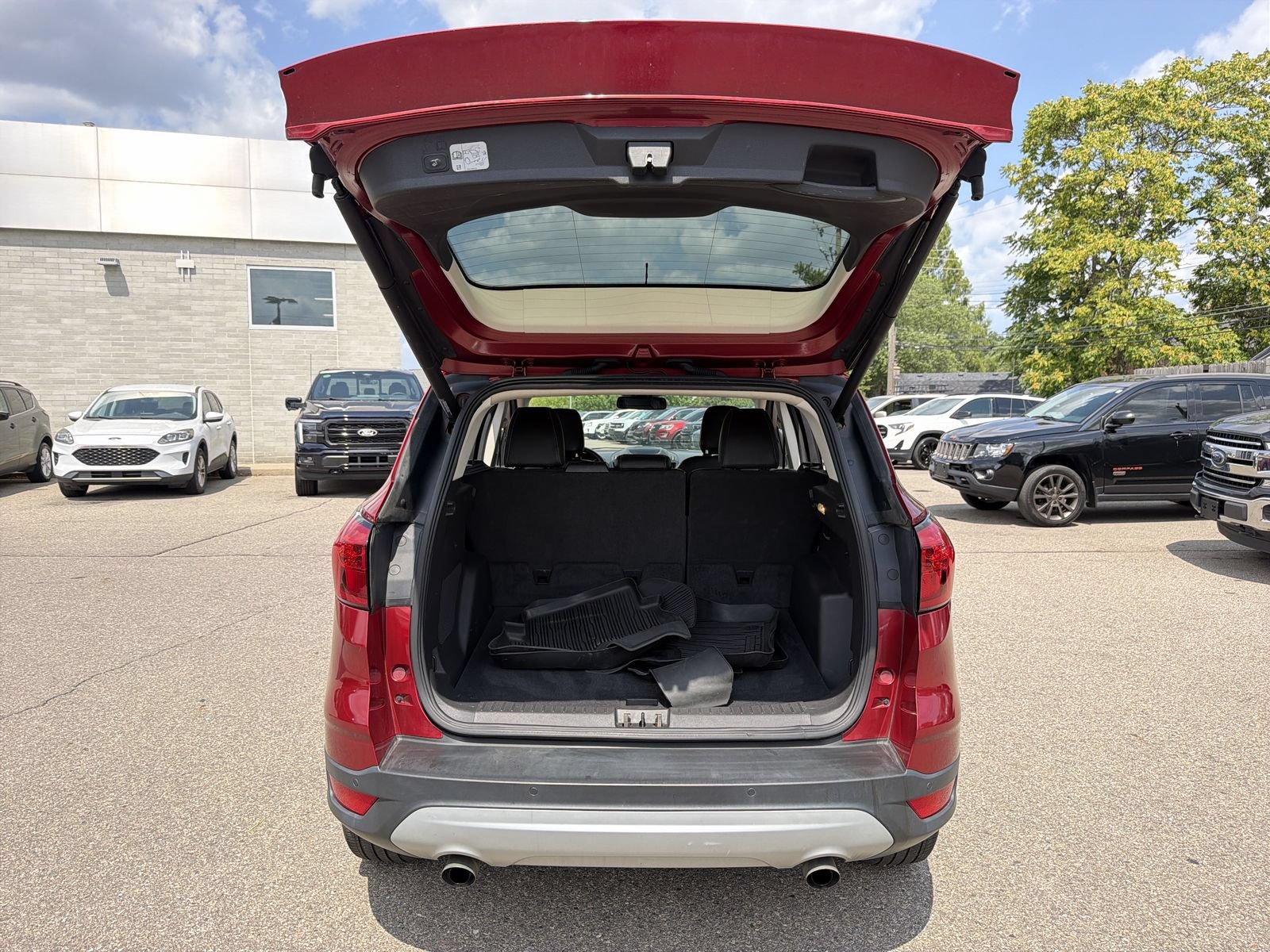 Used 2019 Ford Escape Titanium AWD/4WD image 35