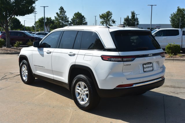 Used 2023 Jeep Grand Cherokee Laredo w/ Luxury Tech Group I RWD image 8